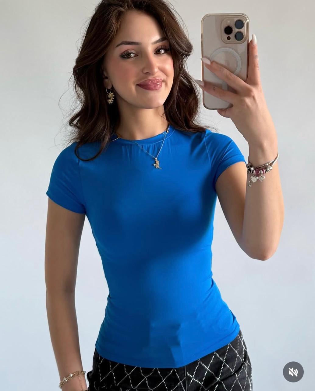 Pack de 5 T-shirts Femme Ajustés – Plusieurs Couleurs